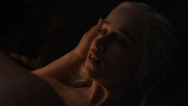Emilia Clarke - Game of Thrones (2017) (s07e07)