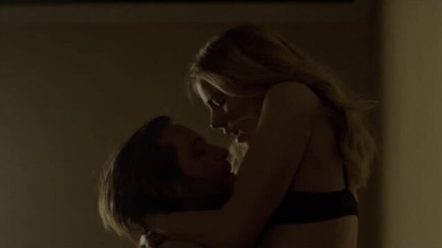Amanda Schull - 12 Monkeys (s02e12-s04e05) (2016-2018) (эротическая постельная сцена из фильма знаменитость трахается sex scene)