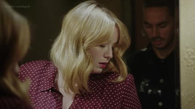 Christina Hendricks - Good Girls (2019) (s02e04) (эротическая постельная сцена из фильма знаменитость трахается голая sex scene)