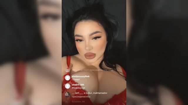 Казашка Дакаримова спалила грудь