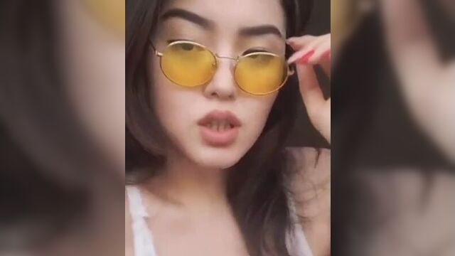 Сексуально танцует, большие сиськи, сексуальная казашка