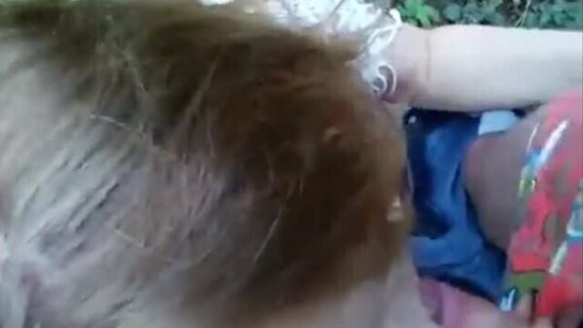 АНЮТКА МНЕ СОСЕТ В ПАРКЕ ПОСЛЕ ШКОЛЫ