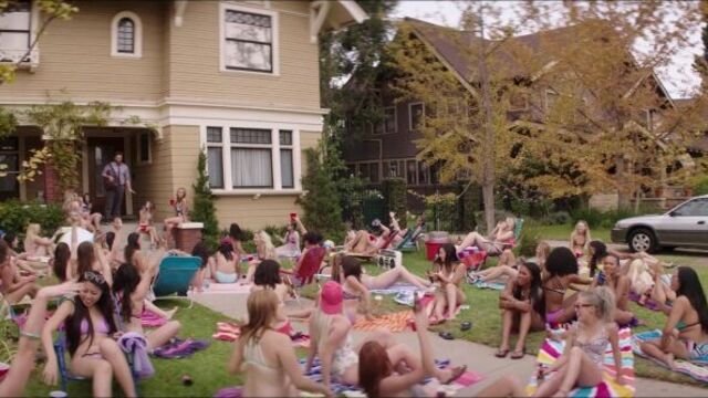 Kiersey Clemons, Chloë Grace Moretz, Awkwafina, etc Sexy - Neighbors 2. Sorority Rising (2016) 1080p