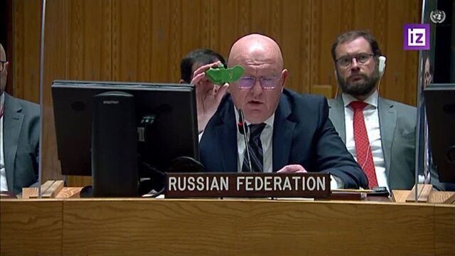 Василий Небензя в ходе заседания Совбеза ООН показал одну из мин "Лепесток"