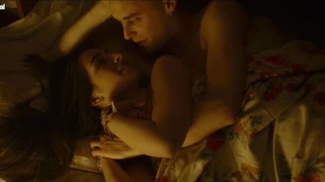 Michela de Rossi Nude - La terra dell'abbastanza (2018) 1080p BluRay Watch Online / Мичела Де Росси - Один шанс на всю жизнь