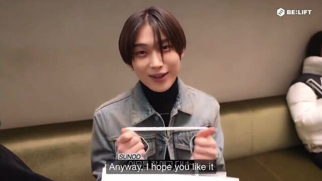 sunoo flexing the bag the he bought for the first time for his sister and saying that she’ll never find a brother like him