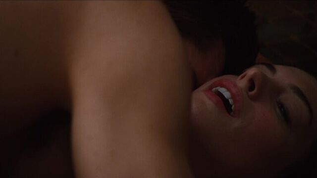 Anne Hathaway Nude - Love and Other Drugs (2010)