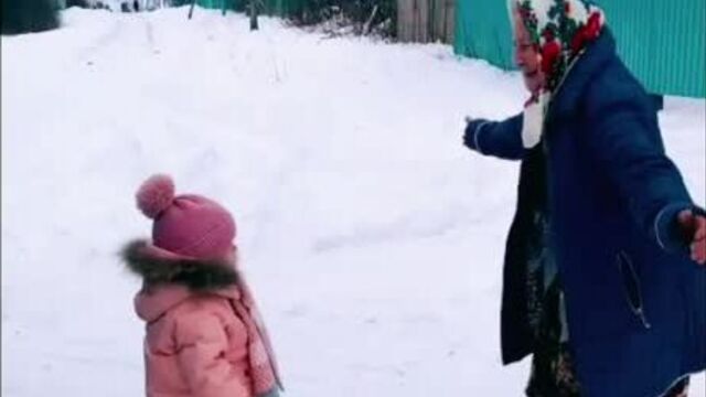 Объятия бабушки, это самое надежное!