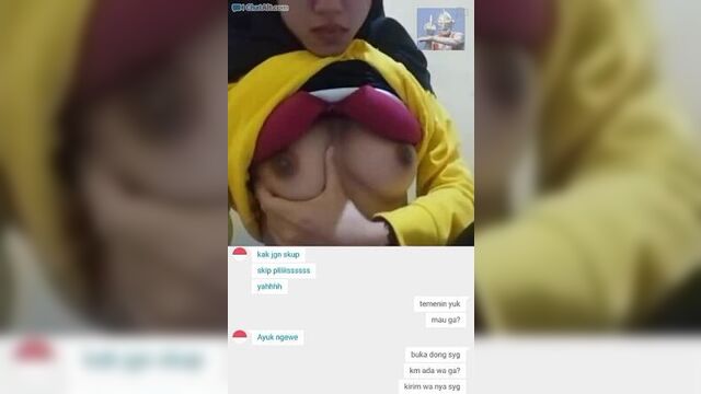 Viral OmeTv Baju kuning
