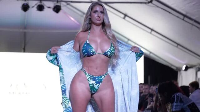 Patricia Pearl in Slow Motion _ FLL Fashion Show 2022