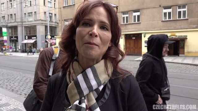CzechStreets - E120 - American super MILF