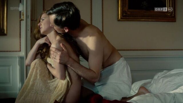 Josefine Preuß Nude - Das Sacher - In Bester Gesellschaft s01e01 (DE 2017) 1080i HDTV