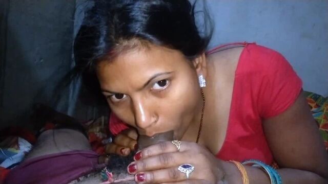 Gau Wali Bhabhi Ko Din Me Akela Me Muh Me Land Ghusa Diya Aur Bhabhi Ke Muh Me Pani Nikala