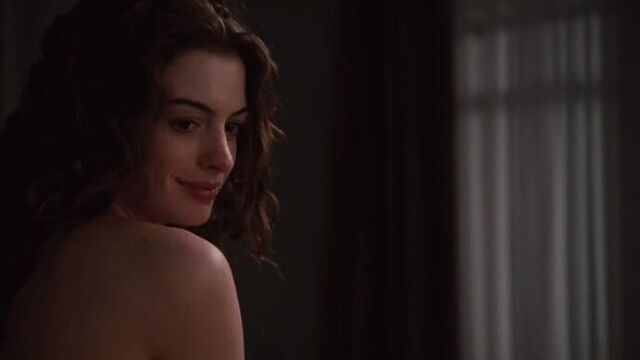 Энн Хэтэуэй Голая Anne Hathaway Nude Love and Other Drugs (2010)