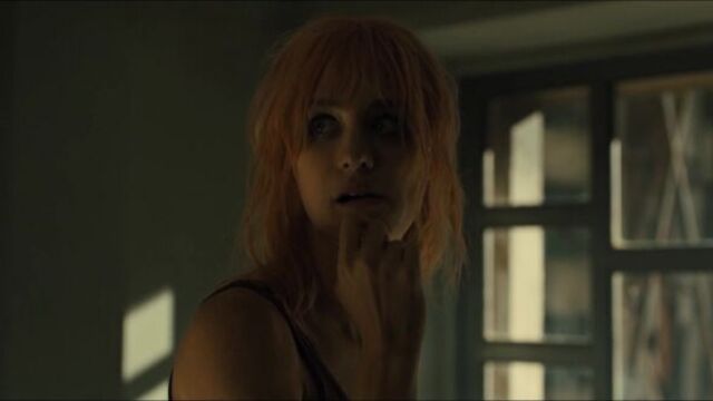 Mackenzie Davis Nude - Blade Runner 2049 (US 2017) 1080p WEB