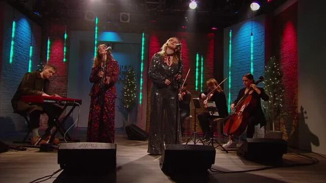 S01E43 Jason Manford, Frank Skinner and Suzi Ruffell, Radzi Chinyanganya + live music from Gabrielle Aplin and Hannah Grace