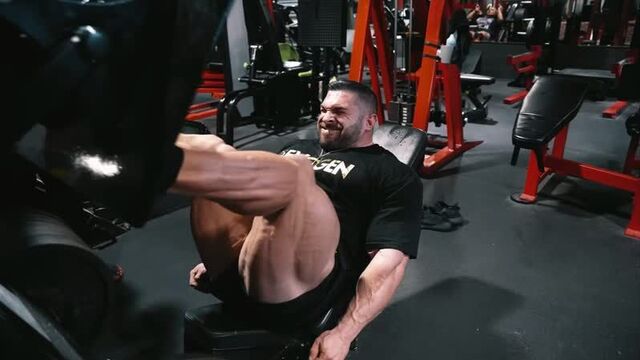 Derek Lunsford Trains Legs / Дерек Лансфорд
