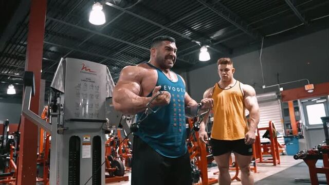 Derek Lunsford & Joan Pradells Martinez Train Arms / Дерек Лансфорд и Йоан Прадейс
