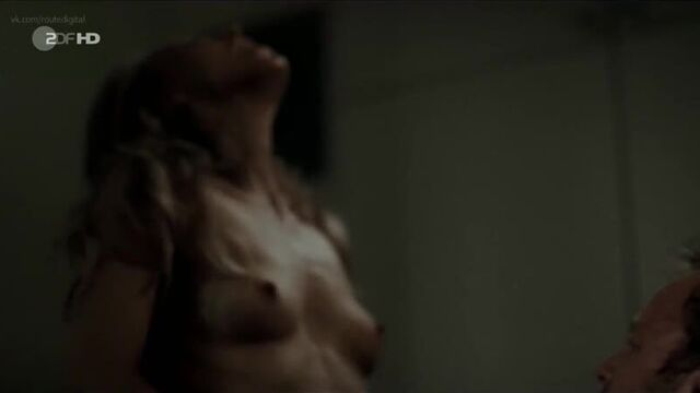 Petra Schmidt-Schaller Nude - Ein Mann unter Verdacht (2016) HD 720 Watch Online / Петра Шмидт-Шаллер - Мужчина под подозрением