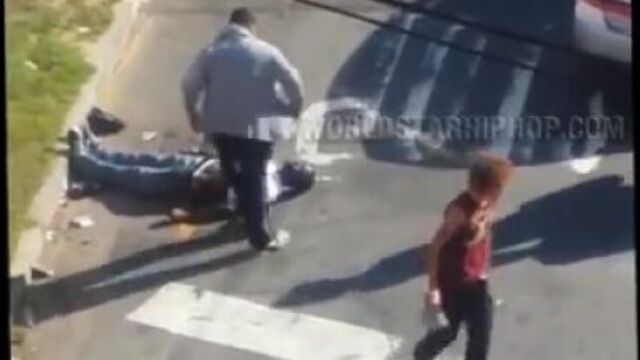 Грабитель жёстко просчитался с выбором жертвы (Убийственный махач)
