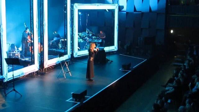 Lara FABIAN - Je t'aime / J'y crois encore (Czech Forum Karlín Praha 2014)