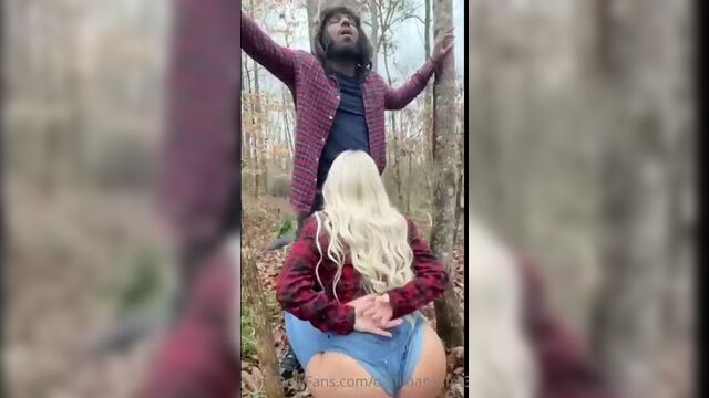 Danii Banks - First Ever Real Sextape with Sex in a Forest with Black Woodie at Doggy Position [OnlyFans]
