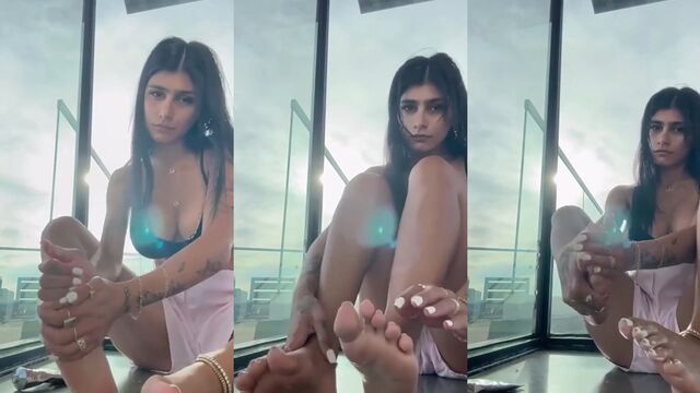 Mia Khalifa nude