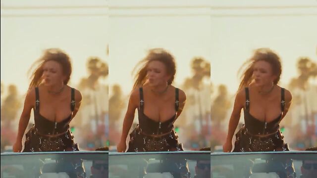 Sydney Sweeney nude