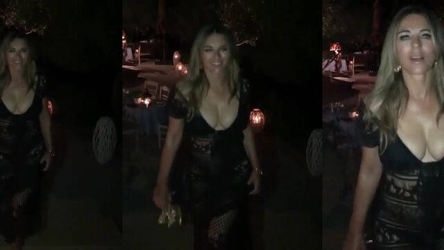Elizabeth Hurley nude