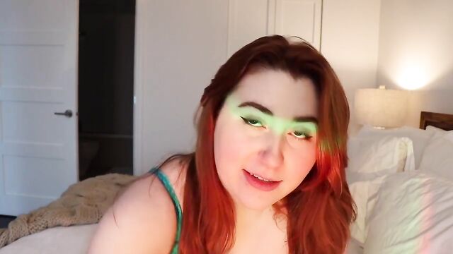 Isla Moon nude