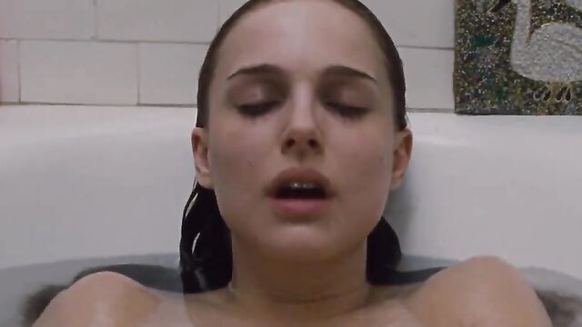Natalie Portman nude