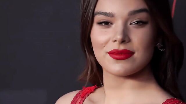 Hailee Steinfeld nude