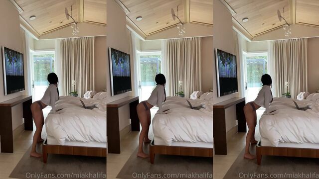 Mia Khalifa nude