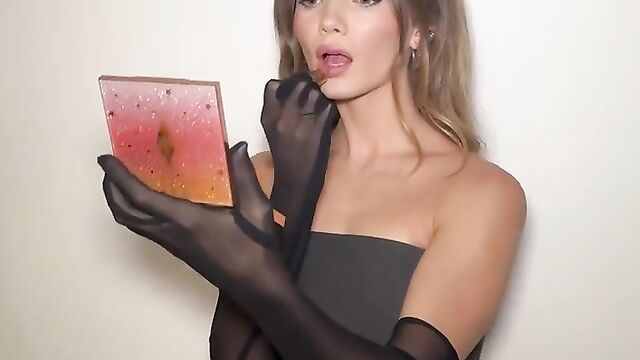 Freya Allan nude