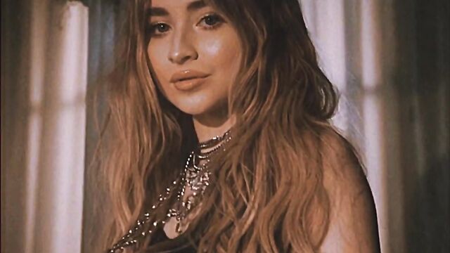 Sabrina Carpenter nude
