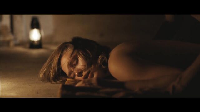 Elizabeth Olsen nude