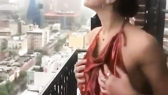 Dua Lipa nude