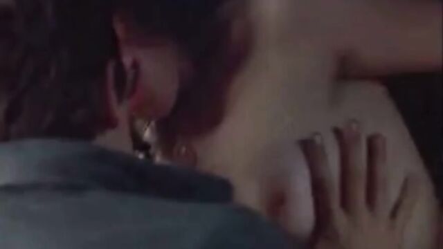 Anne Hathaway nude