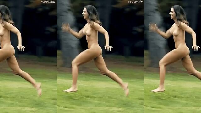 Alison Brie nude