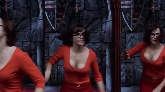 Linda Cardellini nude