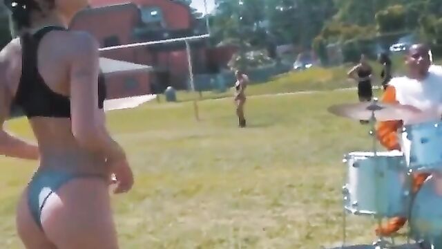 Coi Leray nude