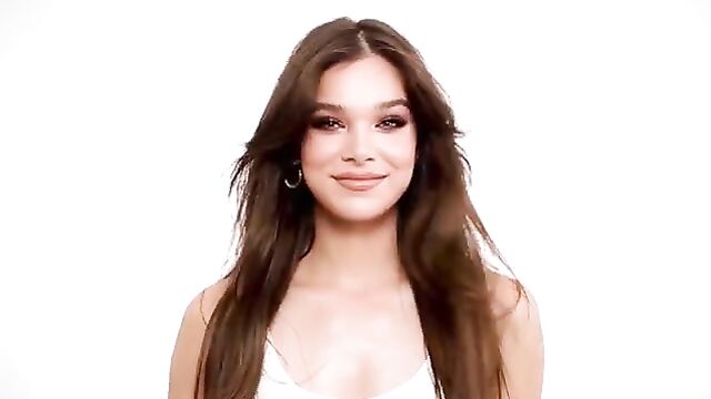 Hailee Steinfeld nude