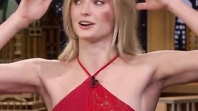 Sophie Turner nude