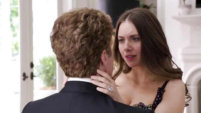 Alison Brie nude