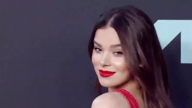 Hailee Steinfeld nude