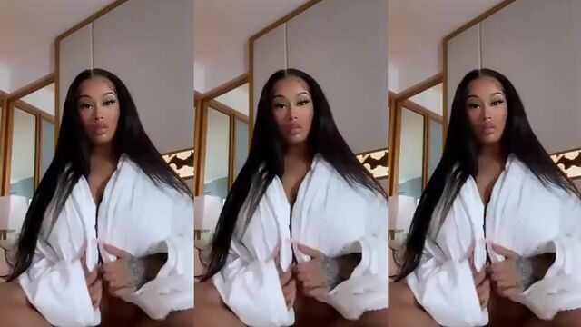 Nicki Minaj nude