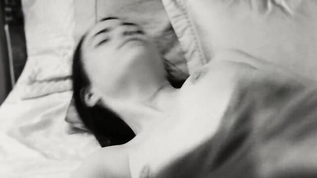 Emma Stone nude