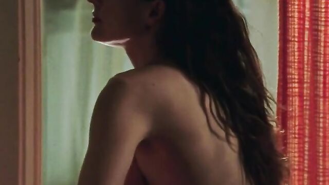Milla Jovovich nude