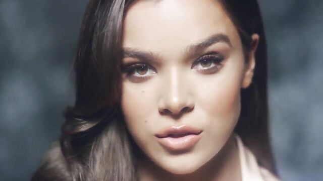 Hailee Steinfeld nude