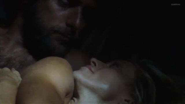 Elizabeth Banks nude